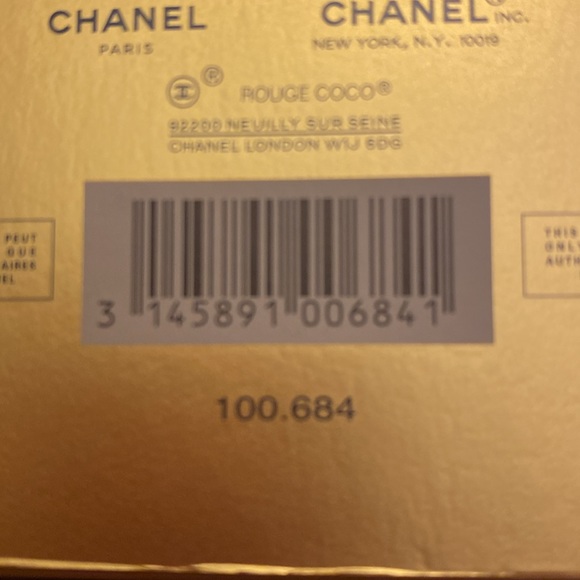 Chanel Elegant Cosmetic Pouch - Picture 4 of 4